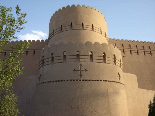 هتل فرهنگ یزد | برج و باروی فهادان 